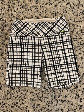 Swing Control Womens Shorts Size 8 Black & White.